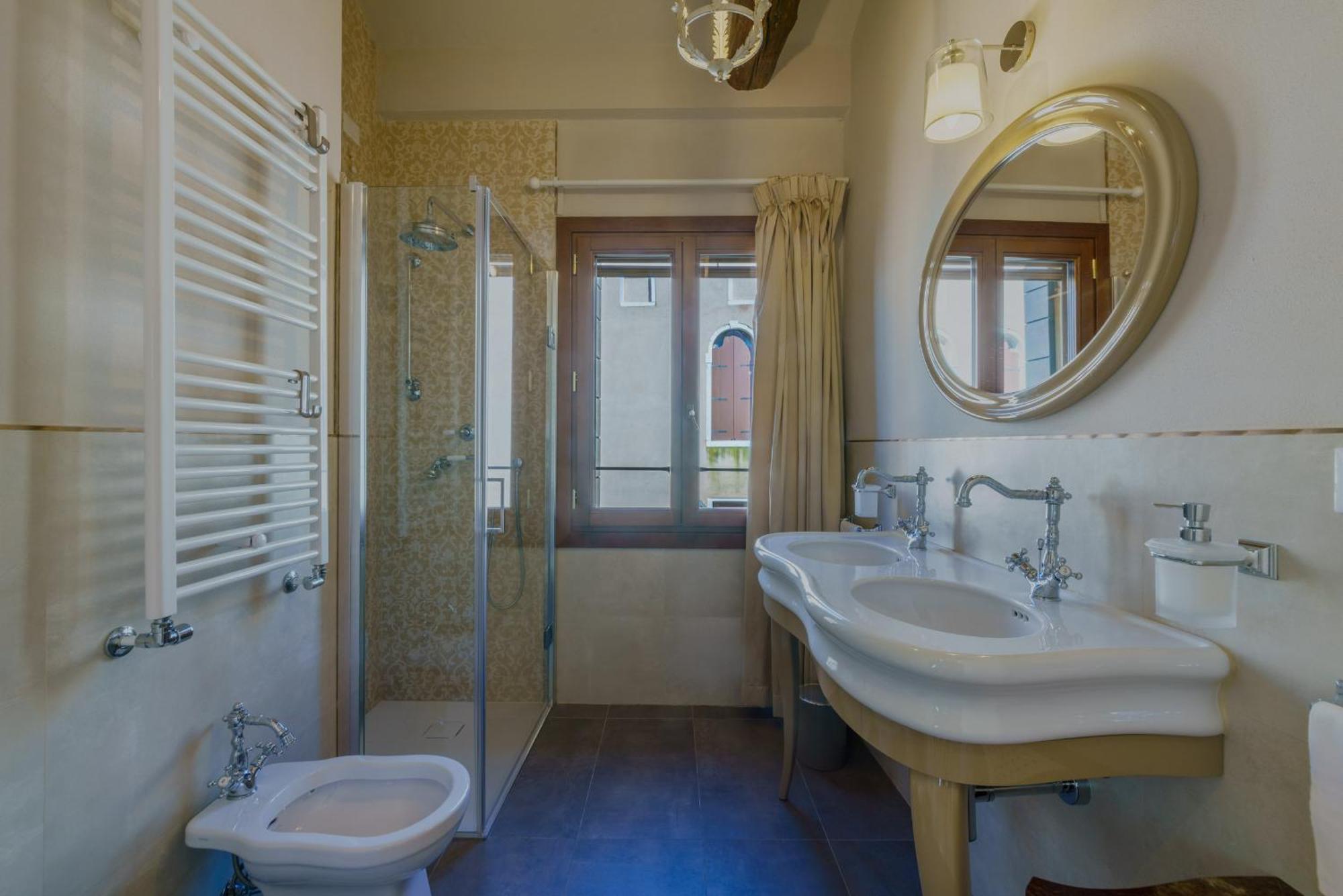 Casa Virginia Direct At The Canal Cannaregio With Own Roof Terrace 베니스 외부 사진