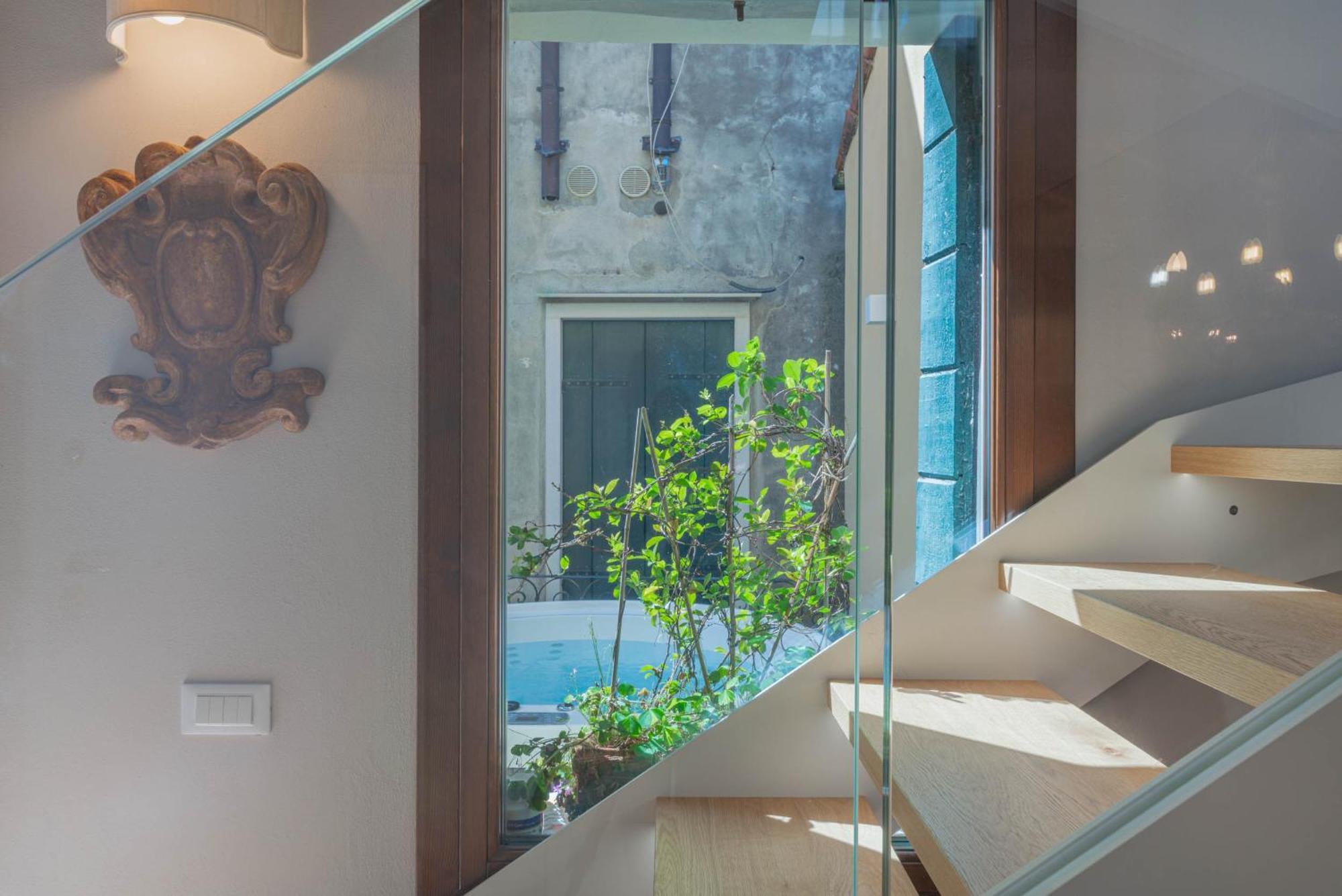 Casa Virginia Direct At The Canal Cannaregio With Own Roof Terrace 베니스 외부 사진