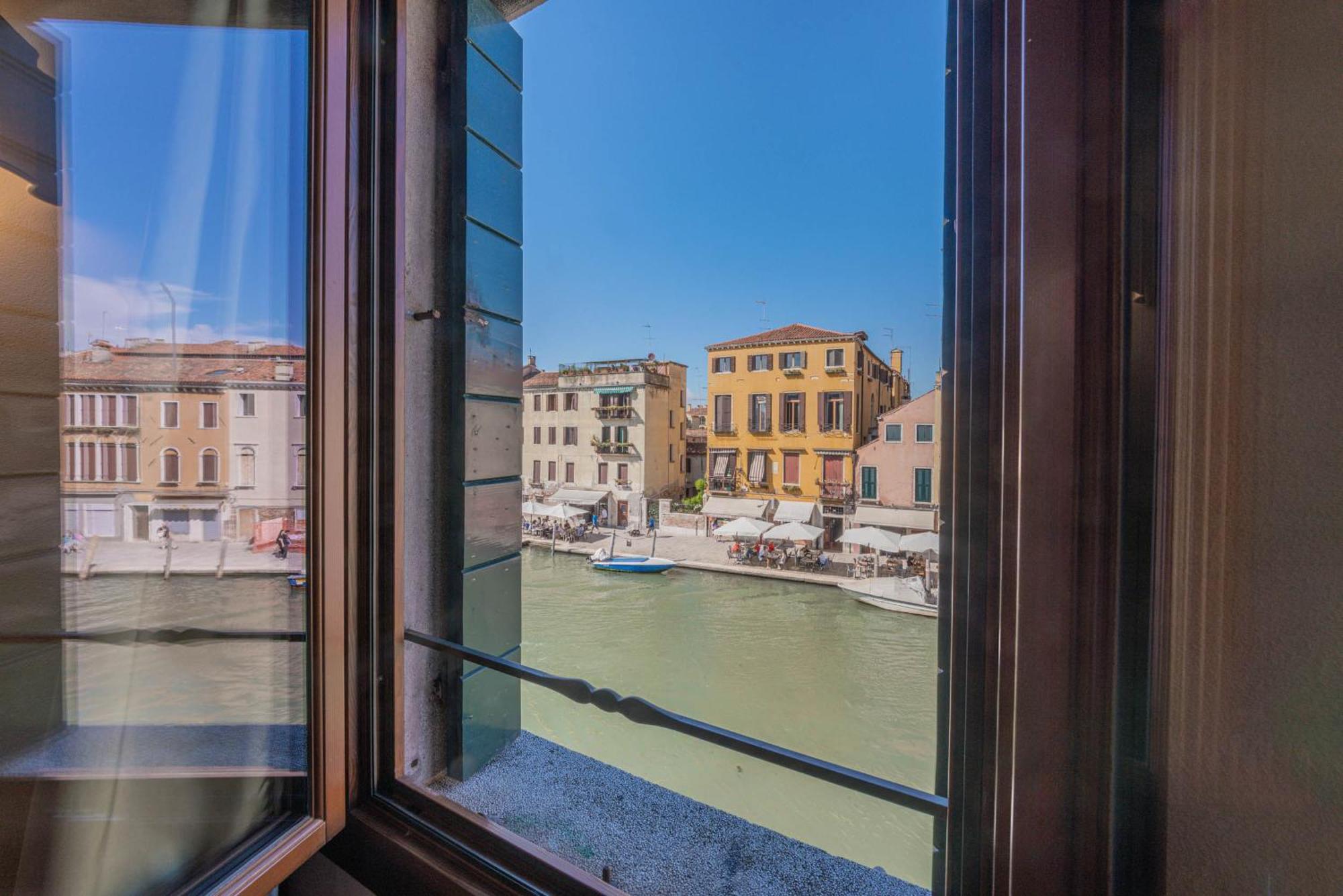 Casa Virginia Direct At The Canal Cannaregio With Own Roof Terrace 베니스 외부 사진